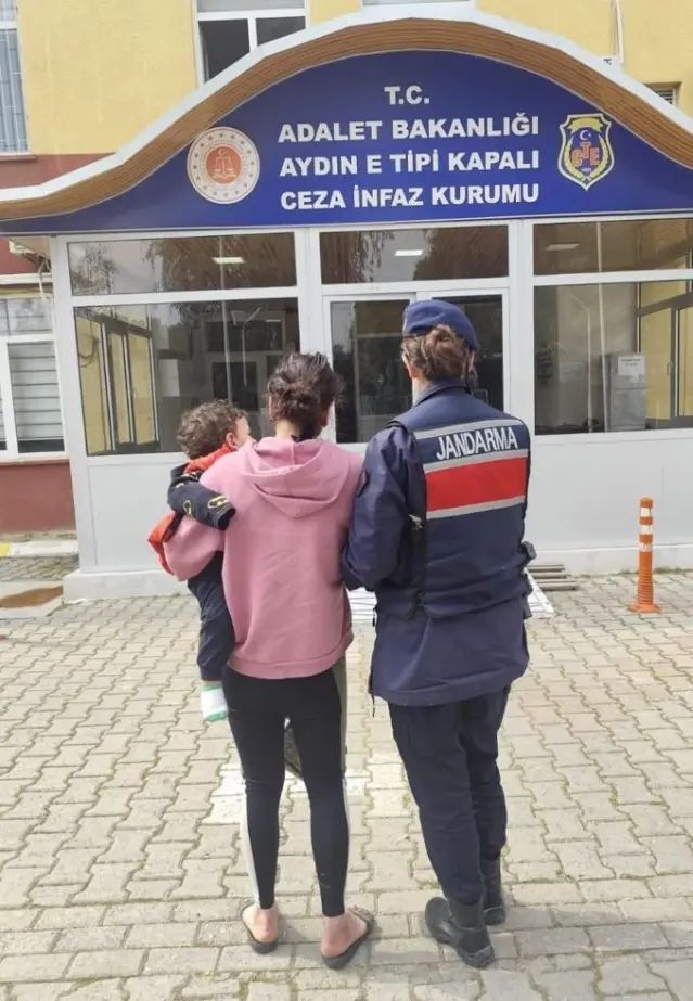 Kuşadası'nda 20 Yıl Hapis Cezası Olan G.K. Bebekle Birlikte Yakalandı