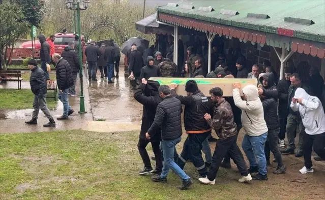 Giresun'da Yangında Yaşamını Yitiren Fevzi Demiray Toprağa Verildi
