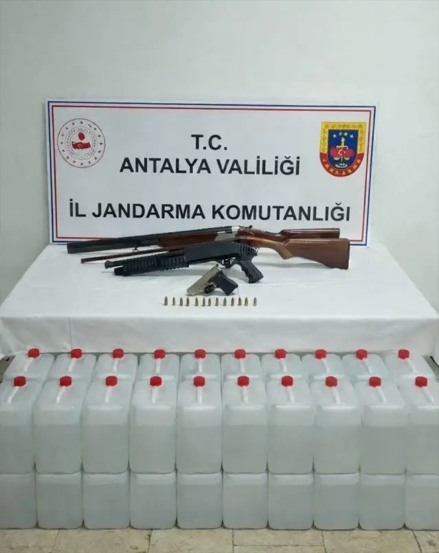 Döşemealtı’nda Jandarmadan Kaçak Alkol ve Silah Operasyonu