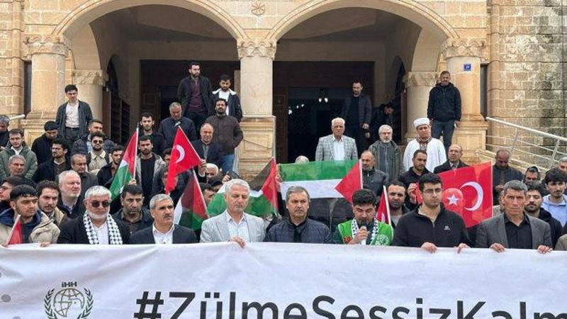 Genç İHH 102 Üniversitede İsrail Saldırılarına Karşı Basın Açıklaması Yaptı