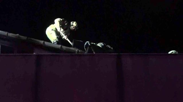 Küçükçekmece'deki Otel Yangınında Mahsur Kalan İki Kişi Kurtarıldı