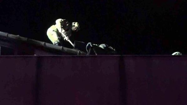 Küçükçekmece'deki Otel Yangınında Mahsur Kalan İki Kişi Kurtarıldı