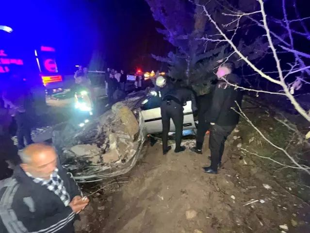 Adıyaman Kahta'da Şarampole Yuvarlanan Araçta 2 Kişi Yaralandı