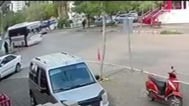 Adana'da Açık Kapıdan Düşen Yaşlı Adam Ağır Yaralandı