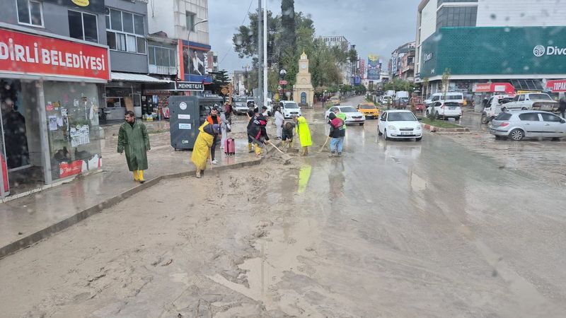 Kadirli'de Sel Felaketinde 2 Kişi Yaşamını Yitirdi, 127 Ev Hasar Gördü
