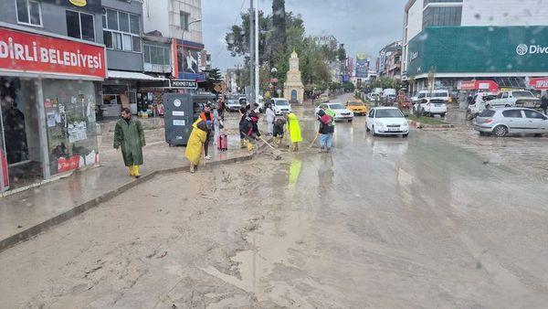 Kadirli'de Sel Felaketinde 2 Kişi Yaşamını Yitirdi, 127 Ev Hasar Gördü