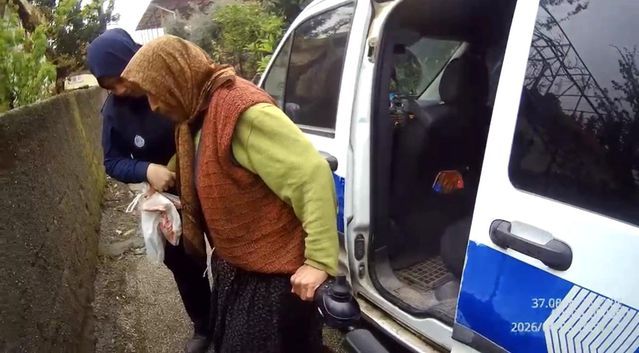 Osmaniye Zabıtası, Yağmur Altında Zorlanan Engelli Vatandaşa Yardım Etti