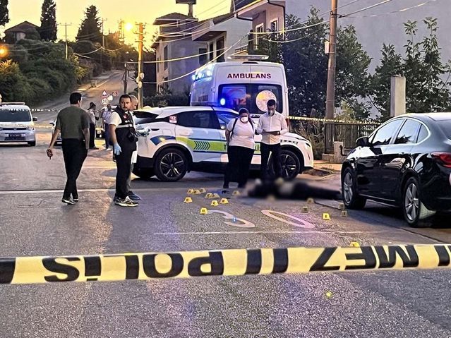 Kocaeli'de Silahlı Çatışma: İki Kişi Hayatını Kaybetti