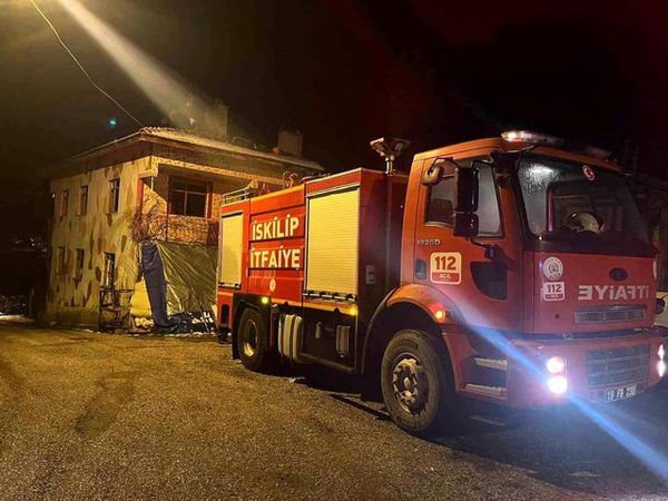 Çorum İskilip'te Ev Bacasında Çıkan Yangın Hızla Söndürüldü