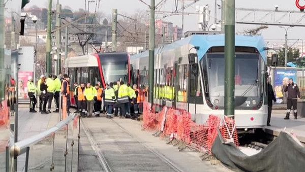 İstanbul'da Tramvay Raydan Çıktı, Yolcular Güvende