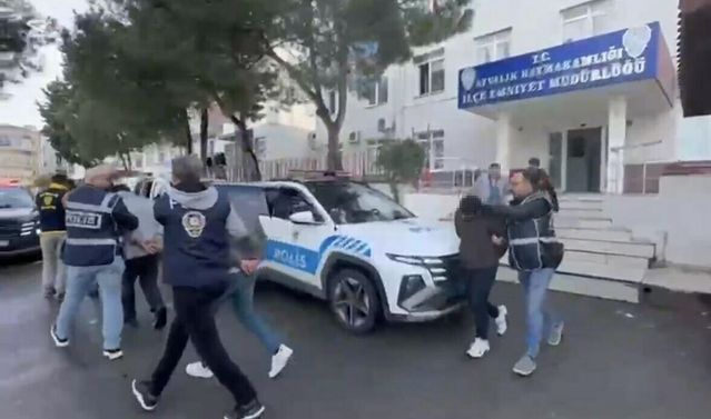 Ayvalık'ta 37 Kaçak Göçmen ve 6 Organizatör Polis Tarafından Yakalandı