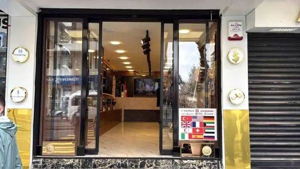 Diyarbakır'da Motosikletli Şahıslar Kuyumcuyu Kurşunladı