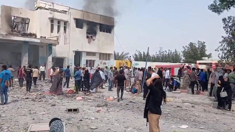 İran'daki Okul Saldırısında 170 Çocuk Hayatını Kaybetti