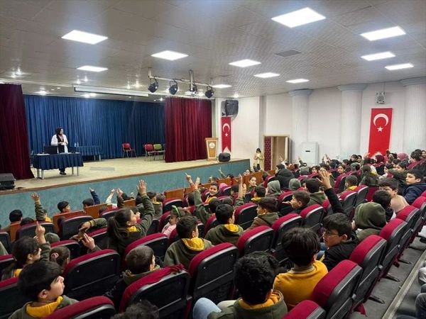 Kozluk'ta Öğrencilere Dünya Obezite Günü Kapsamında Eğitim Verildi