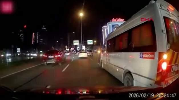 Beşiktaş'ta Minibüs Şoförü, Tartıştığı Sürücünün Önünü Kesti: O Anlar Kamerada