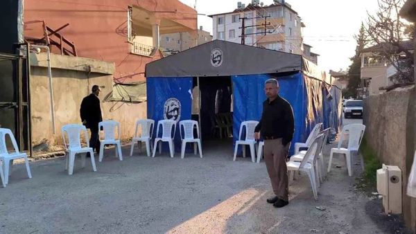 İran'da Füze Saldırısında Yaralanan Tır Şoförü Hüseyin Fırat Hayatını Kaybetti