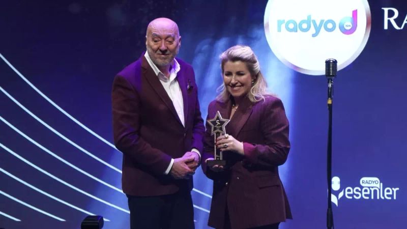 Esenler'de 5. Radyonun Yıldızları Ödül Töreni Gerçekleşti