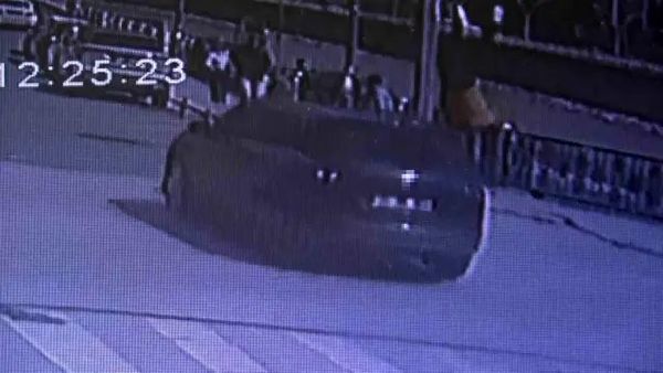 Amasya'da Otomobilin Çarptığı Motosikletli Havada Takla Attı