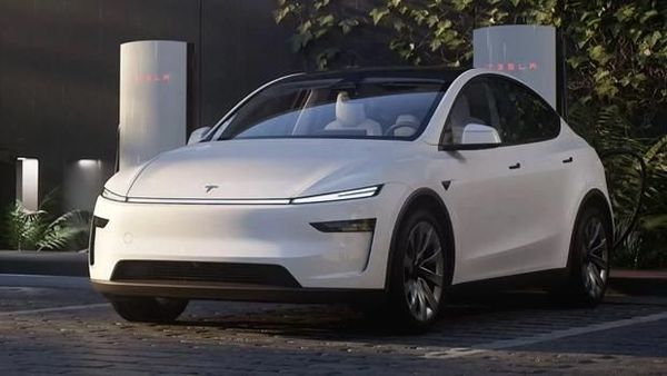 Tesla Cyberbeast Modelinde Fiyatı 657 Bin TL Düşürdü