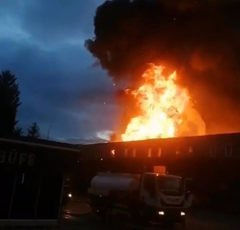 Ordu Altınordu'da Market Deposu ve Yanındaki İş Yeri Yangında Hasar Gördü