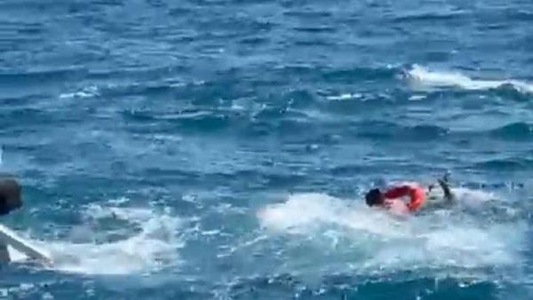Denizde 3 Saat Yardım Bekleyen Adamı Deniz Polisi Kurtardı