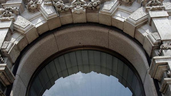 Milano’da Banka Kasasında Mahsur Kalan Hırsız Dokuz Saat Sonra Kurtarıldı