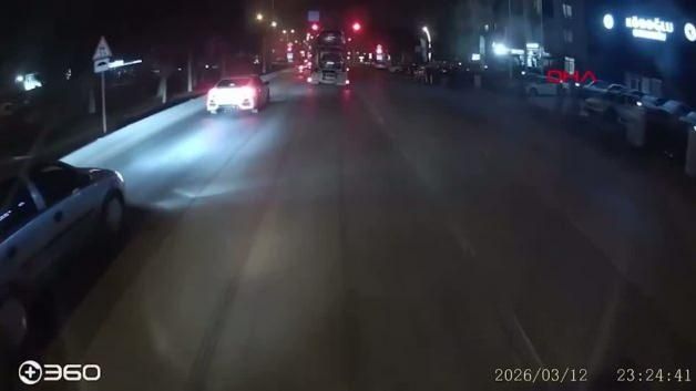 Bolu'da Oto Kurtarıcıdan Düşen Araç Trafikte Korku Yarattı