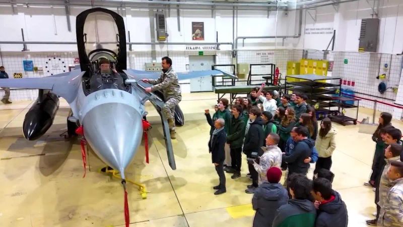 Amasya'da Lise Öğrencileri F-16 ve Helikopterleri Yakından İnceledi