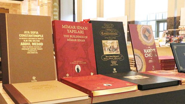 Prof. Dr. Süleyman Berk, 'İlahi Çizgiler' Kitabını Demirören Yayınları Standında Tanıttı