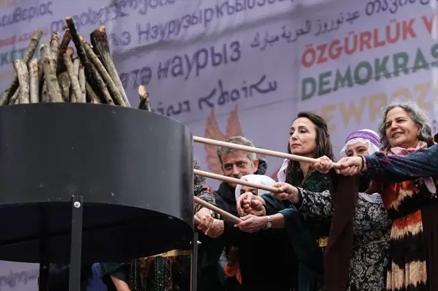 İstanbul'da DEM'in Düzenlediği Nevruz Kutlaması Yenikapı'da Gerçekleşti