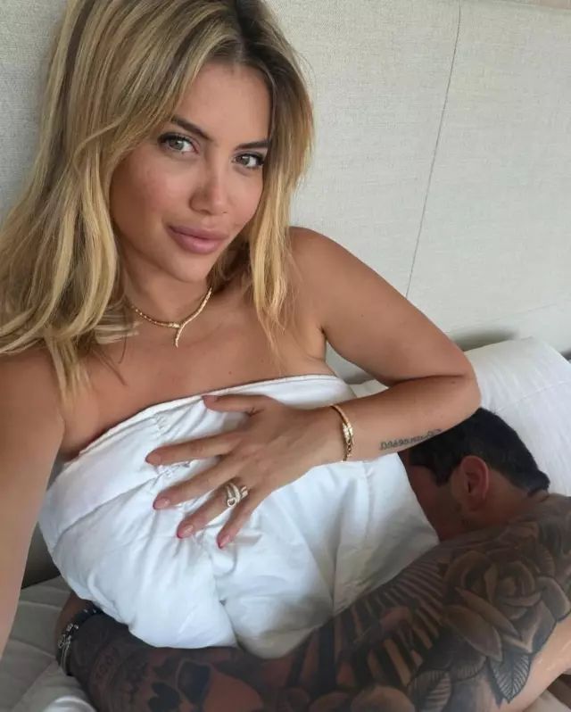 Wanda Nara Yatakta Gizemli Erkekle Çekilen Fotoğrafını Paylaştı
