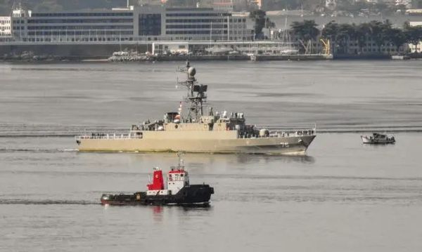 İran Donanması Fırkateyni Hint Okyanusu'nda ABD Denizaltısı Tarafından Batırıldı