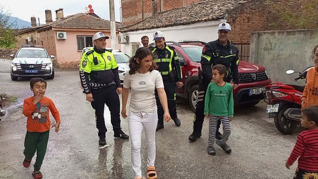 Polislerden Atike Gür'e Doğum Günü Sürprizi