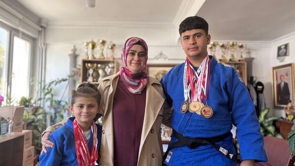 Anne Tuğba Tetik, Ehliyetiyle Çocuklarının Judo Yolculuğunu Kolaylaştırıyor