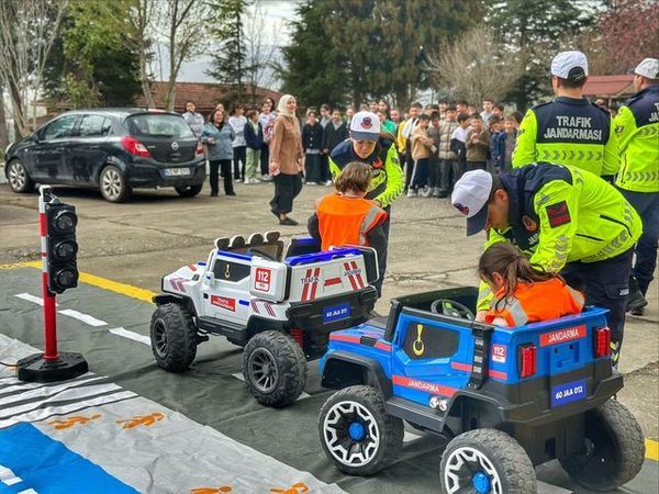 Niksar'da Öğrencilere Uygulamalı Trafik Eğitimi Verildi