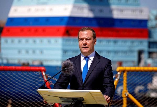 Medvedev: ABD ve İsrail’in Saldırıları 3. Dünya Savaşı Riskini Artırıyor