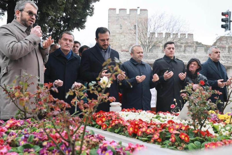 AK Parti İstanbul, Necmettin Erbakan'ı Kabri Başında Andı