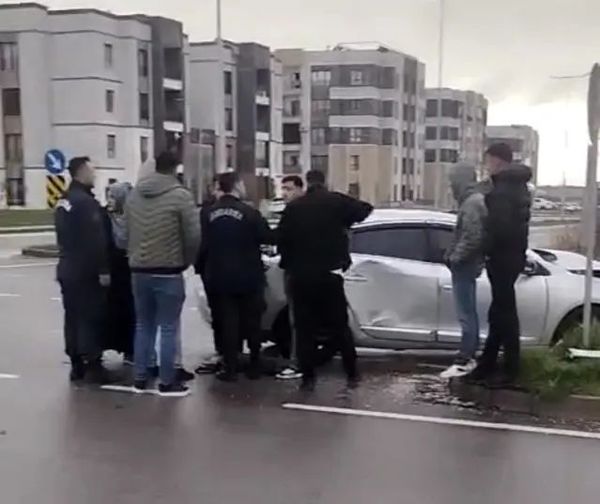 Diyarbakır'da Trafik Kazası Sonrası Jandarma Müdahalesiyle Olası Kavga Engellendi