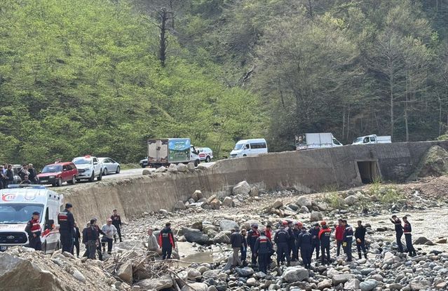 Giresun'da Dereye Devrilen Araçta Sürücü Hayatını Kaybetti