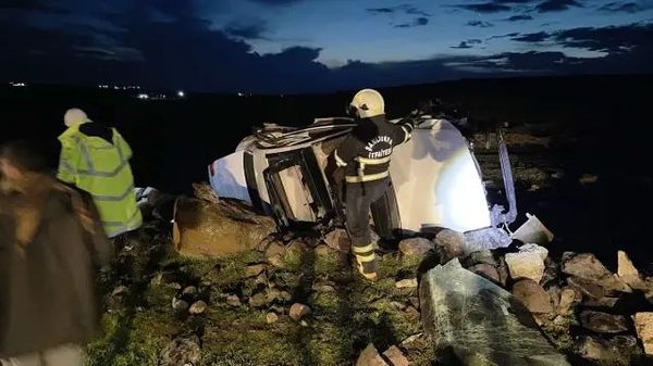 Siverek'te İki Otomobilin Çarpışması Sonucu 5 Kişi Yaralandı